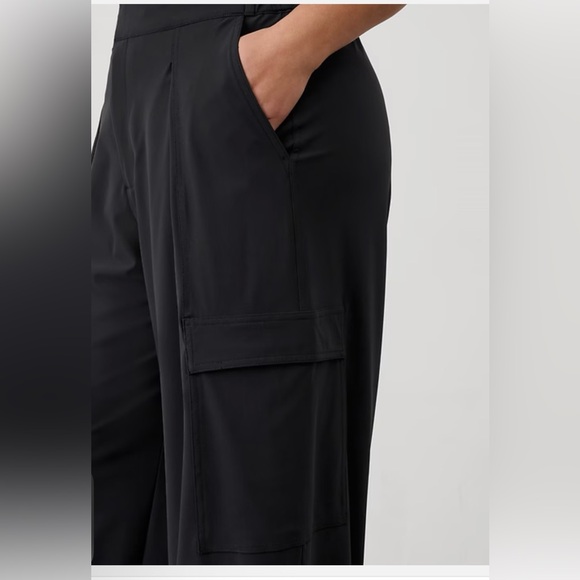 Athleta Pinnacle High Rise Cargo Trousers NWT in Black - Picture 3 of 9